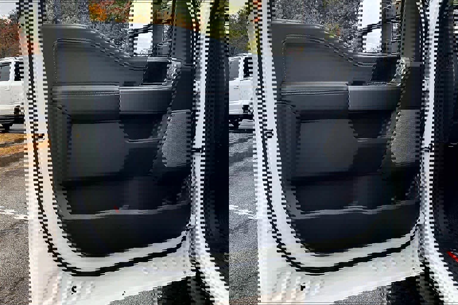 New 2026 Ford F250 Lariat w/ Black Appearance Package image 10