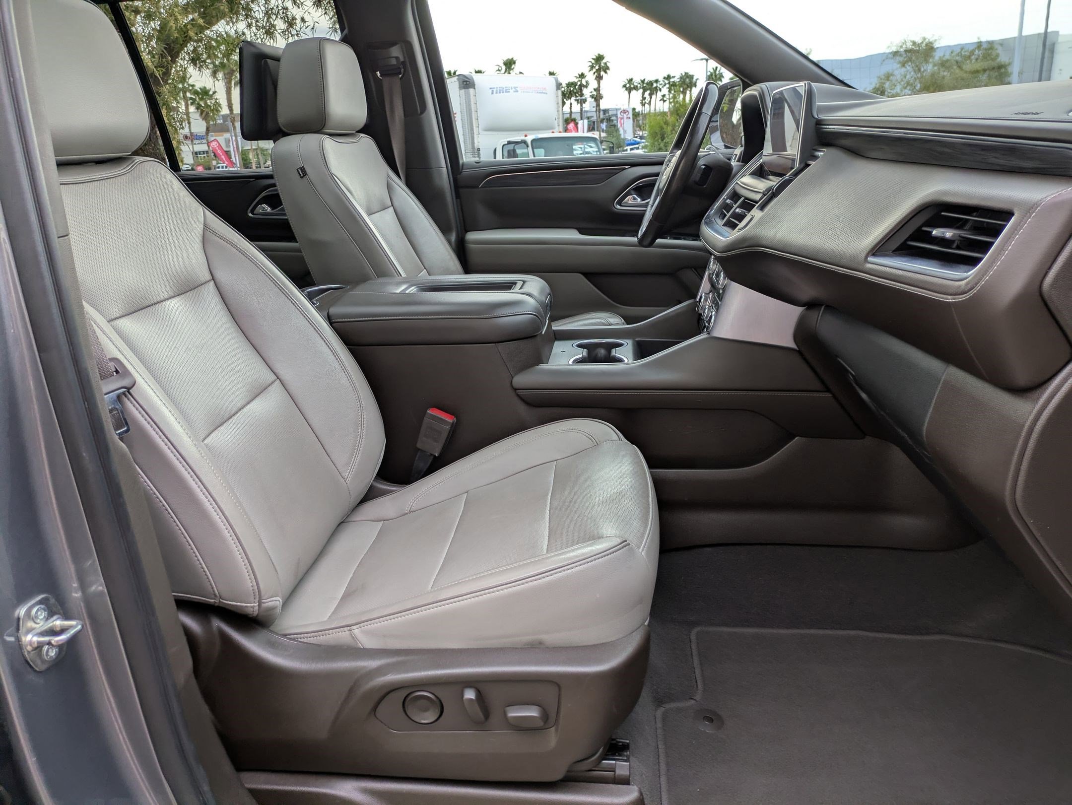 Used 2021 GMC Yukon SLT w/ SLT Luxury Plus Package AWD/4WD image 30
