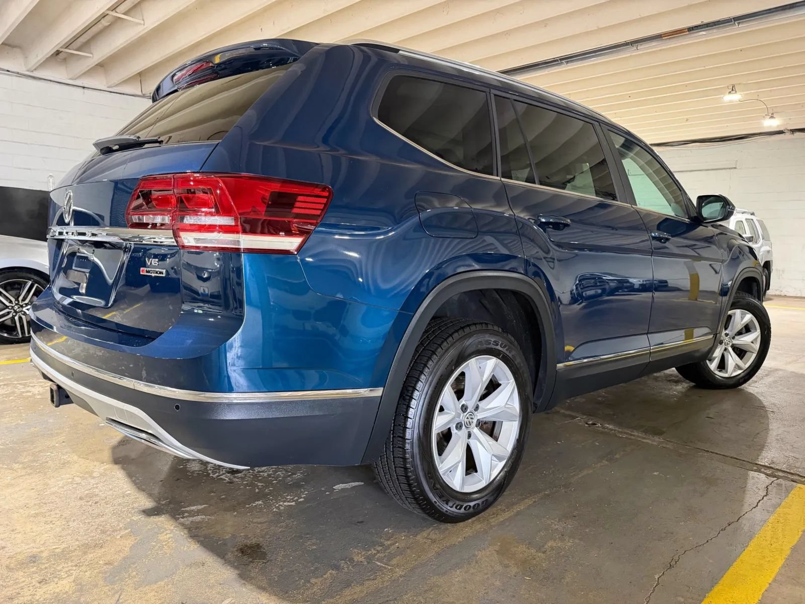 Used 2018 Volkswagen Atlas SEL AWD/4WD image 4