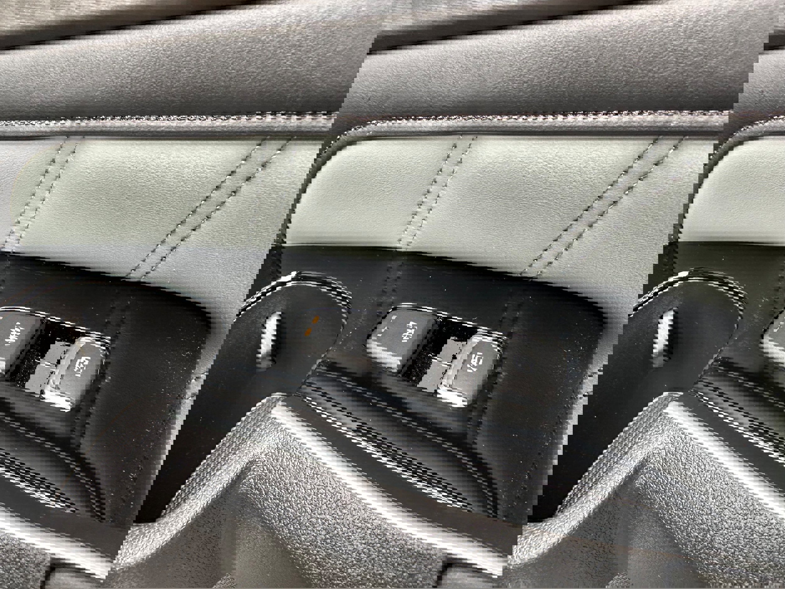 Used 2025 Kia Sorento SX Prestige w/ Sage Leather Package image 27