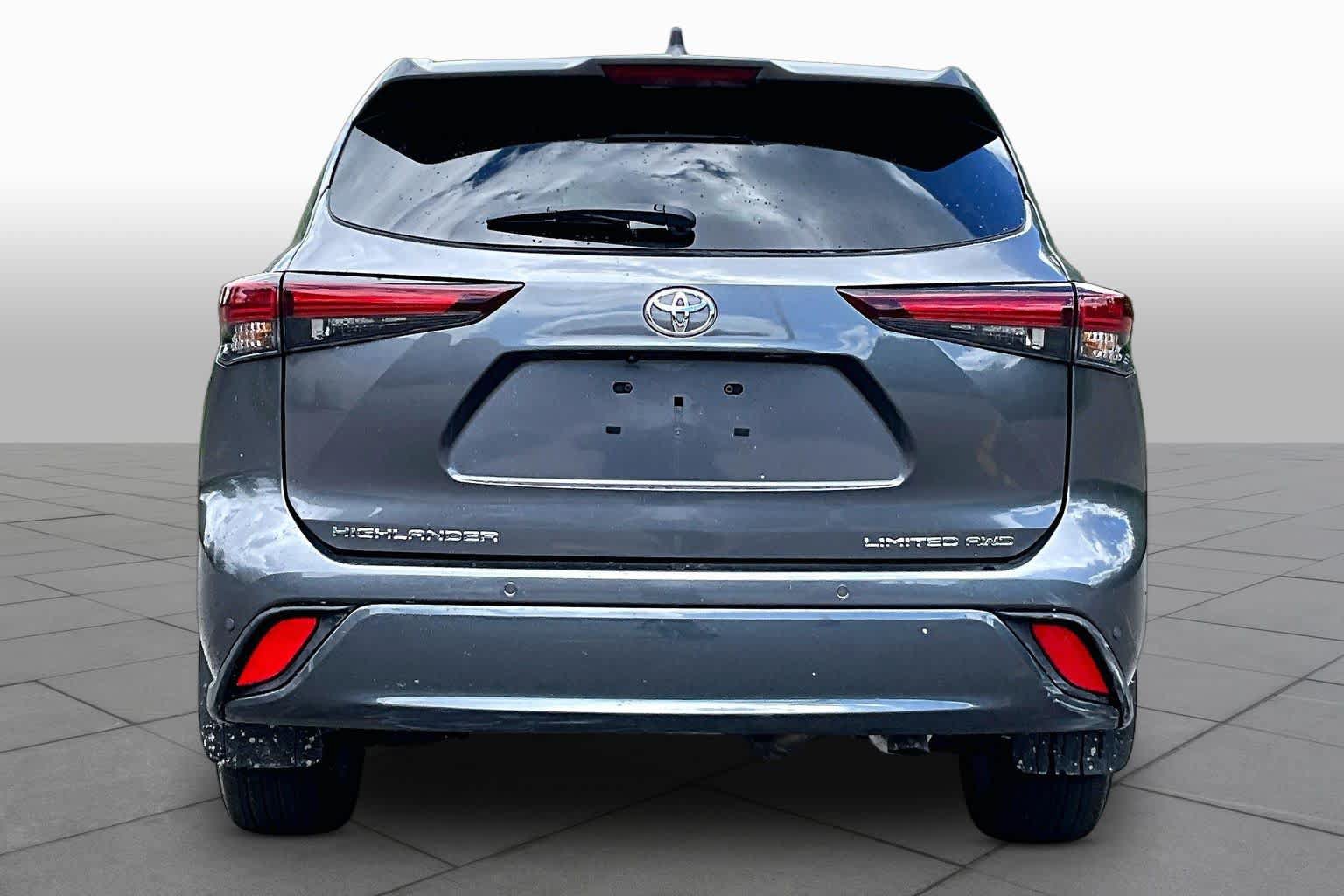 Used 2025 Toyota Highlander Limited AWD/4WD image 5