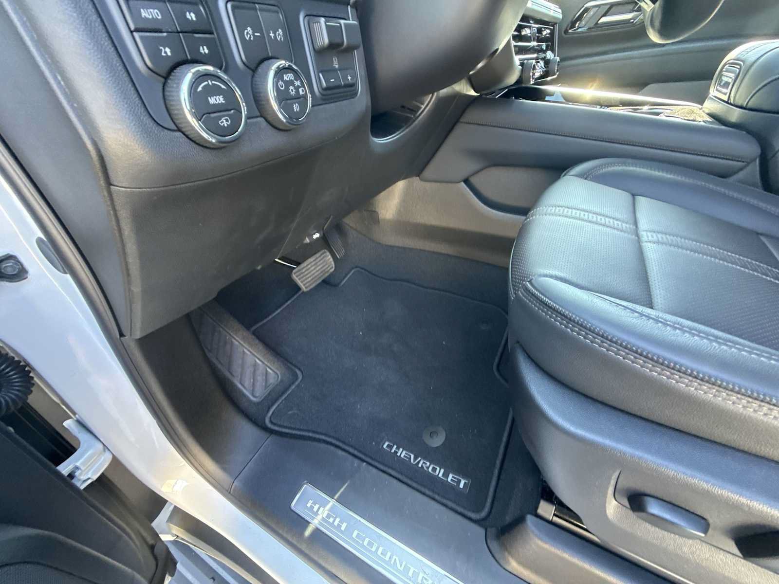 Certified 2025 Chevrolet Tahoe High Country AWD/4WD image 35