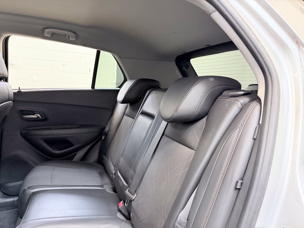 Used 2020 Chevrolet Trax LT w/ LT Convenience Package FWD image 18