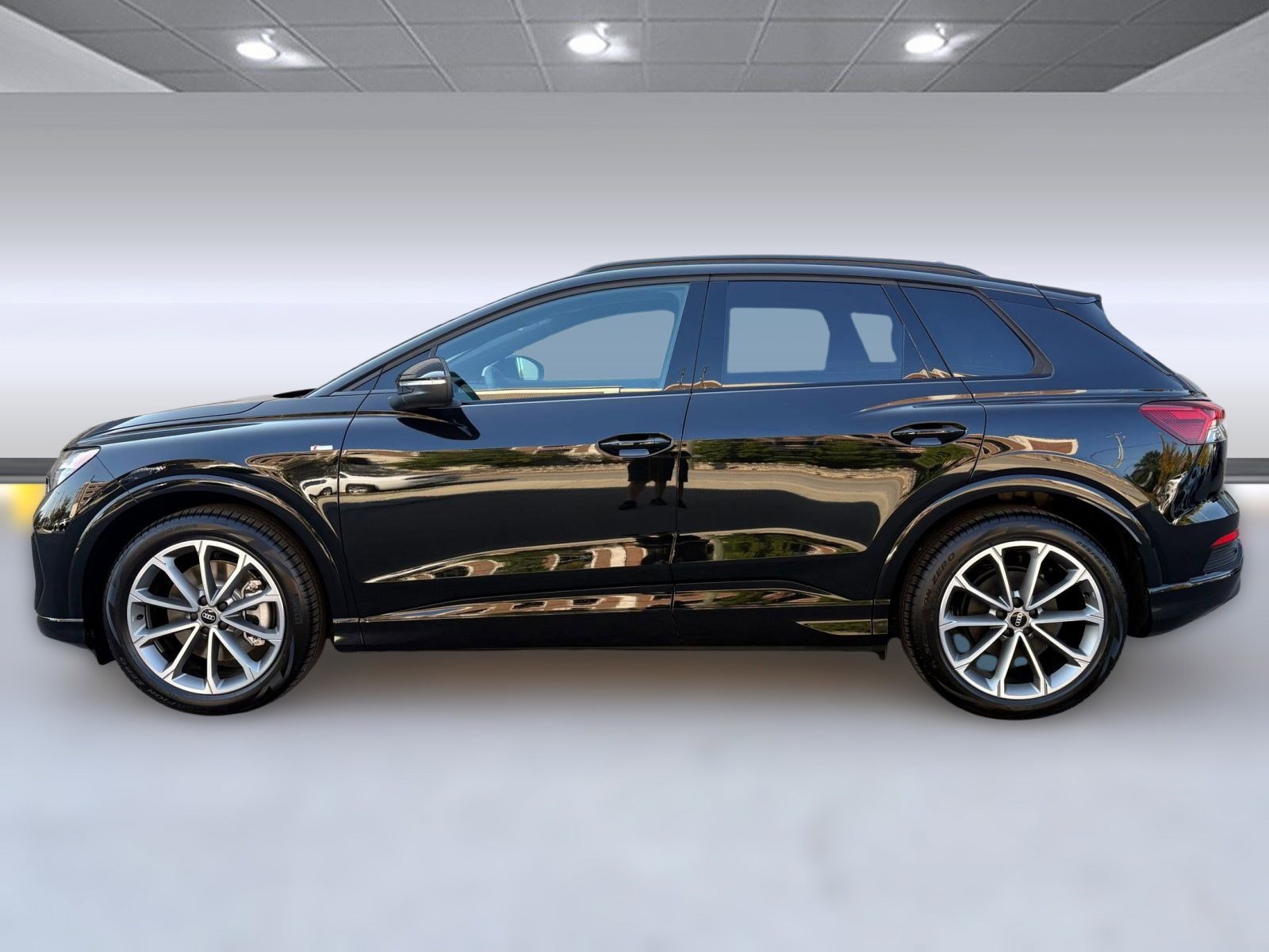 New 2026 Audi Q4 e-tron Premium image 2