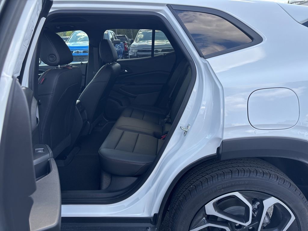 New 2025 Chevrolet Trax RS w/ Sunroof Package image 9