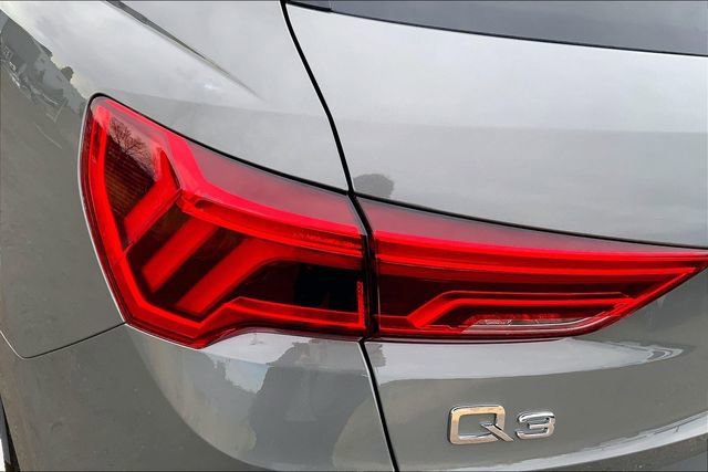 Used 2023 Audi Q3 2.0T Premium Plus w/ Premium Plus Package image 29