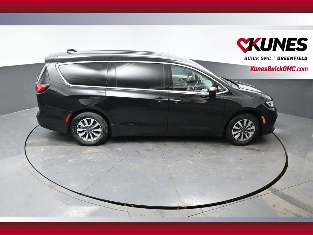 Used 2024 Chrysler Pacifica Select FWD image 39