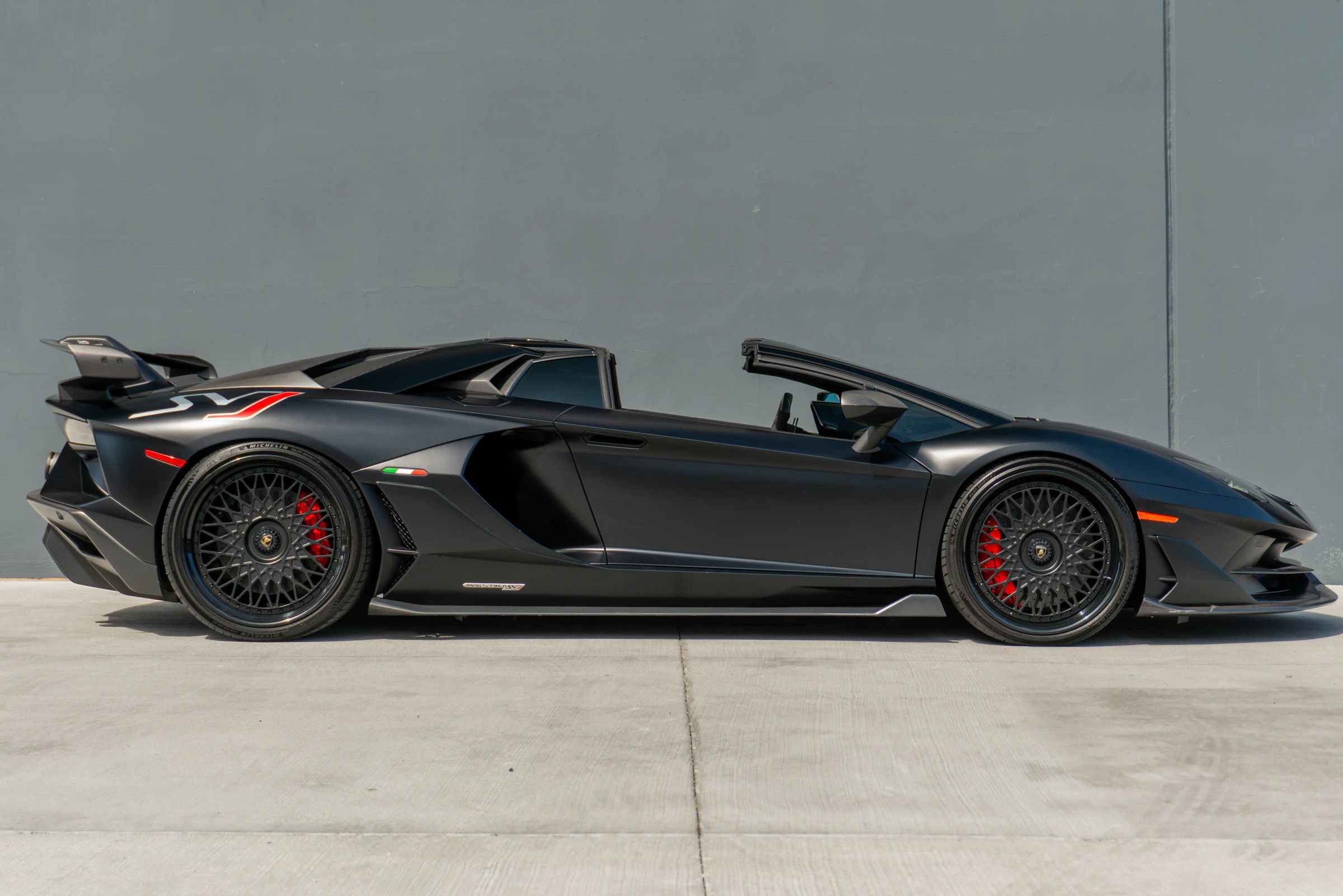 Used 2020 Lamborghini Aventador SVJ AWD/4WD image 7