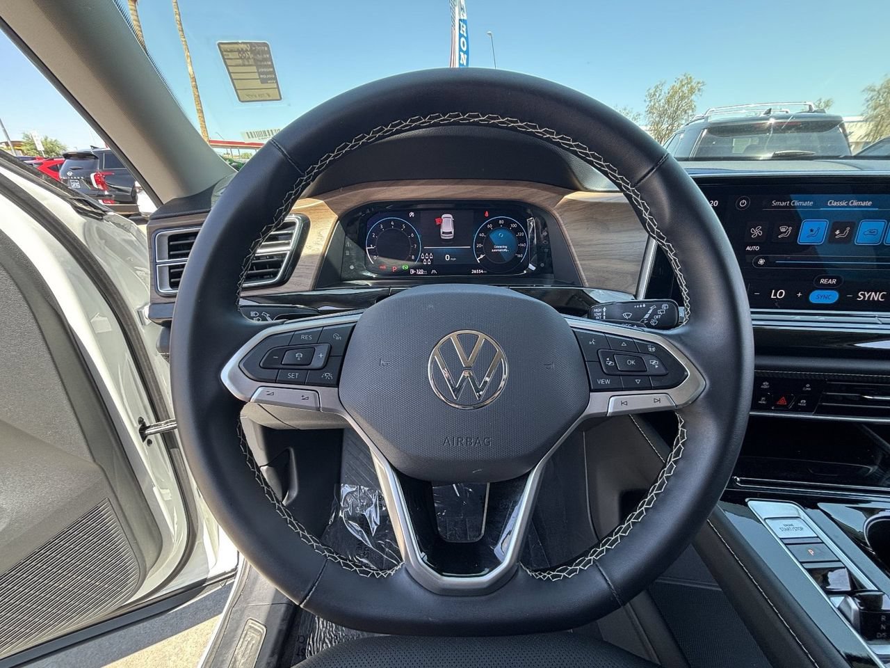 Used 2025 Volkswagen Atlas SE FWD image 24