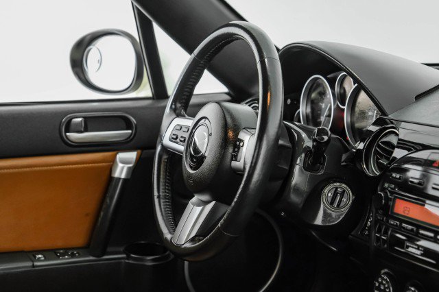 Used 2008 MAZDA MX-5 Miata Grand Touring w/ Premium Pkg RWD image 10