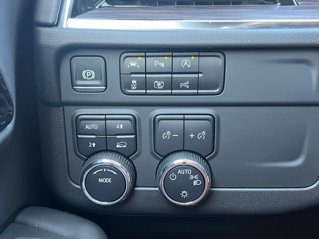 Used 2025 Chevrolet Tahoe LS AWD/4WD image 22