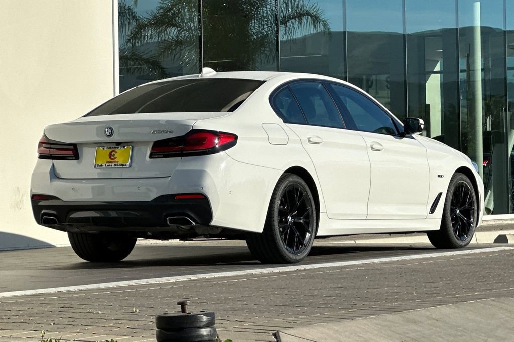 Used 2023 BMW 530e w/ M Sport Package video 3
