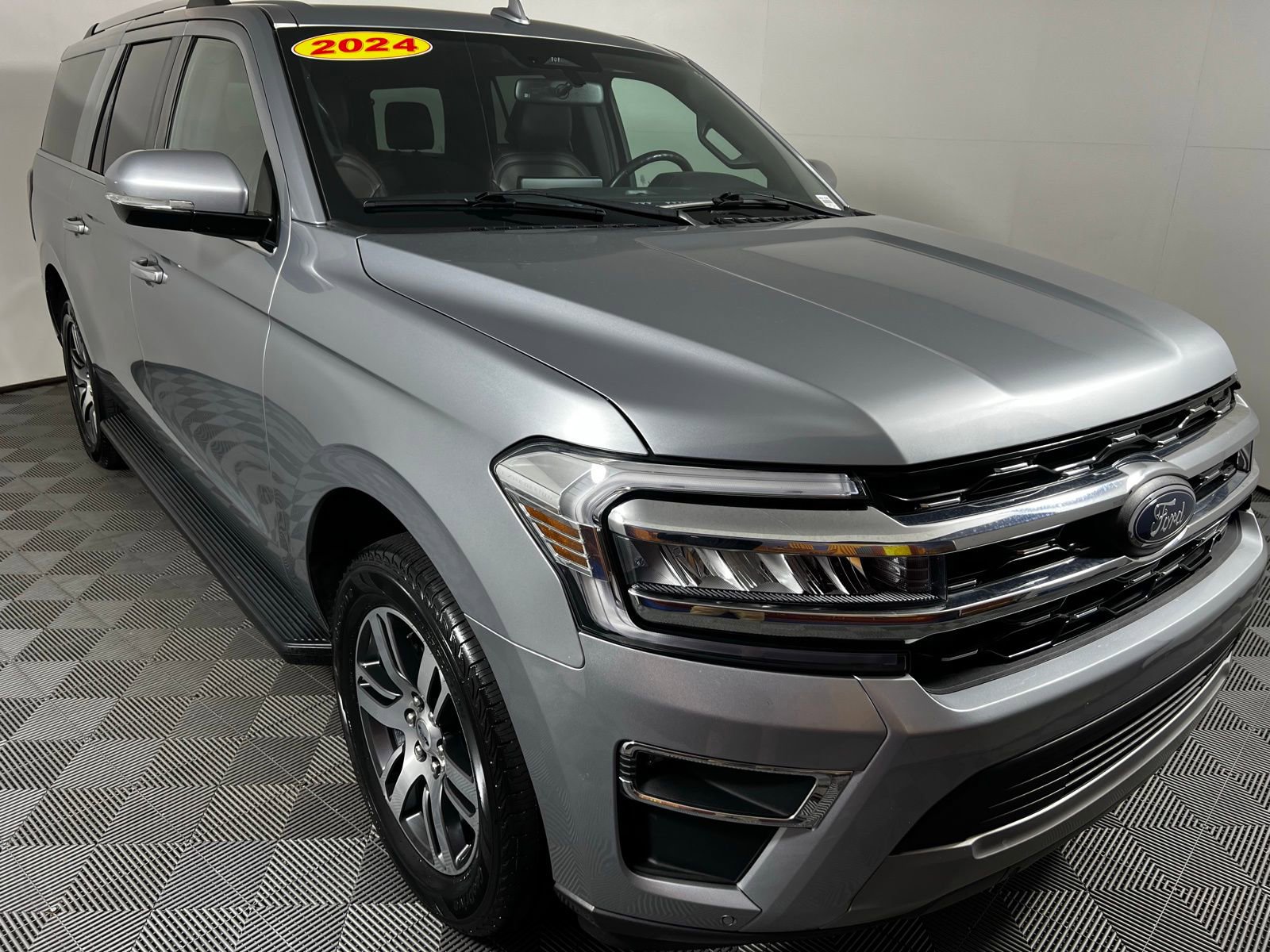 Used 2024 Ford Expedition Max Limited image 3