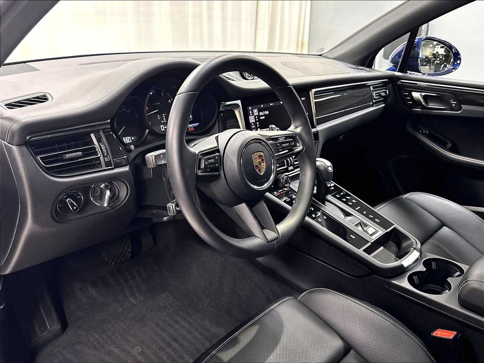 Used 2026 Porsche Macan AWD/4WD image 6