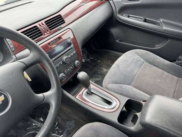Used 2009 Chevrolet Impala LT FWD image 12