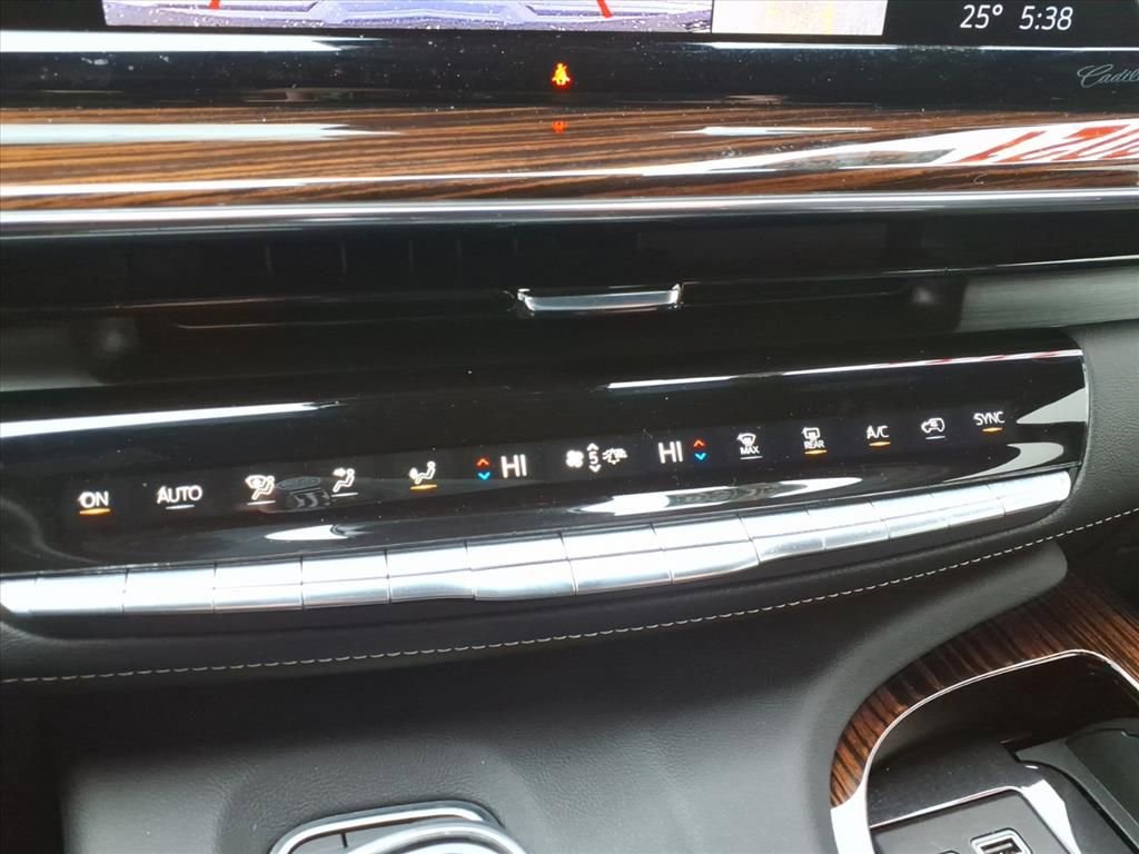 Used 2021 Cadillac Escalade Premium Luxury image 11