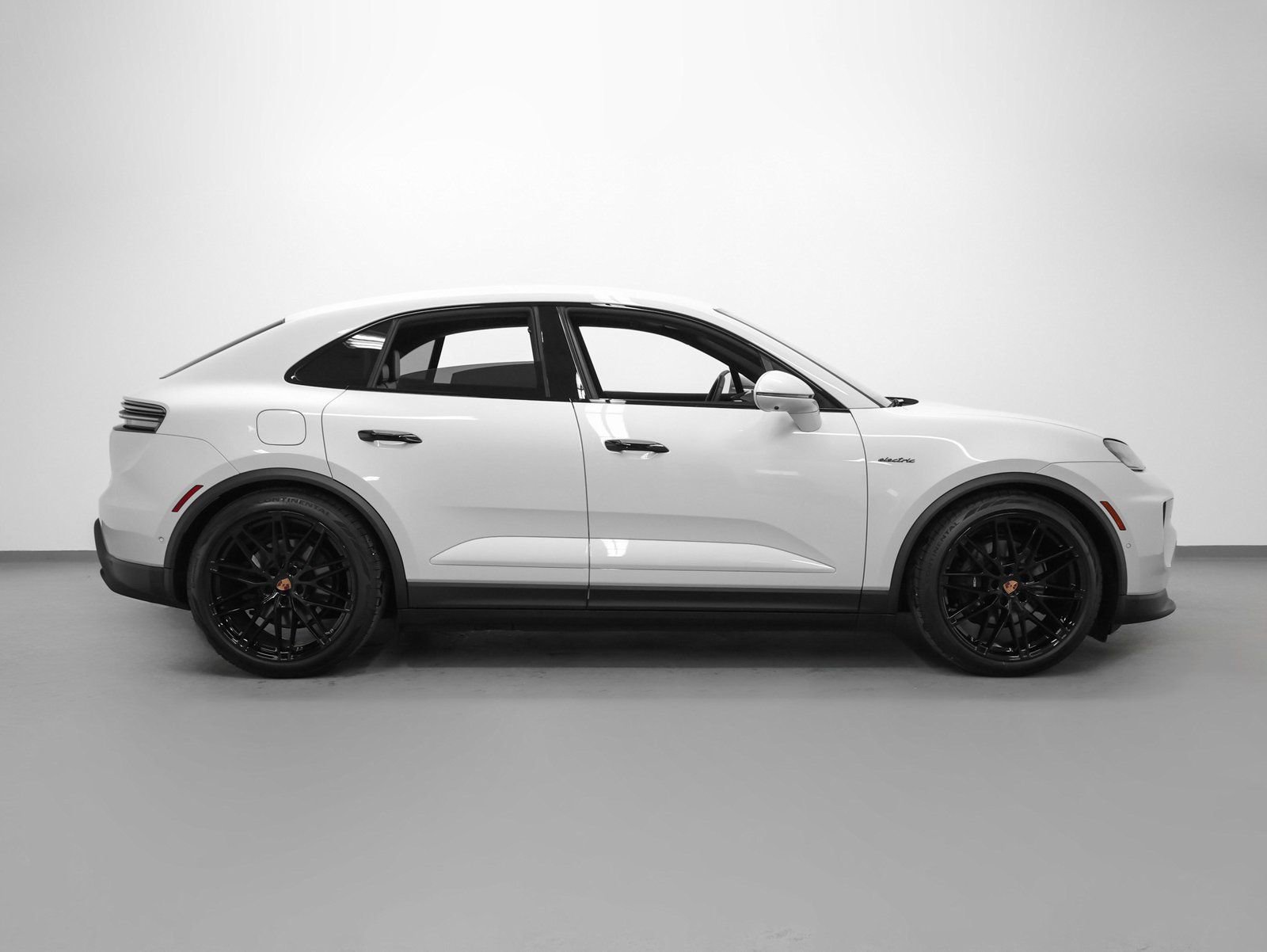 New 2026 Porsche Macan 4 Electric image 13