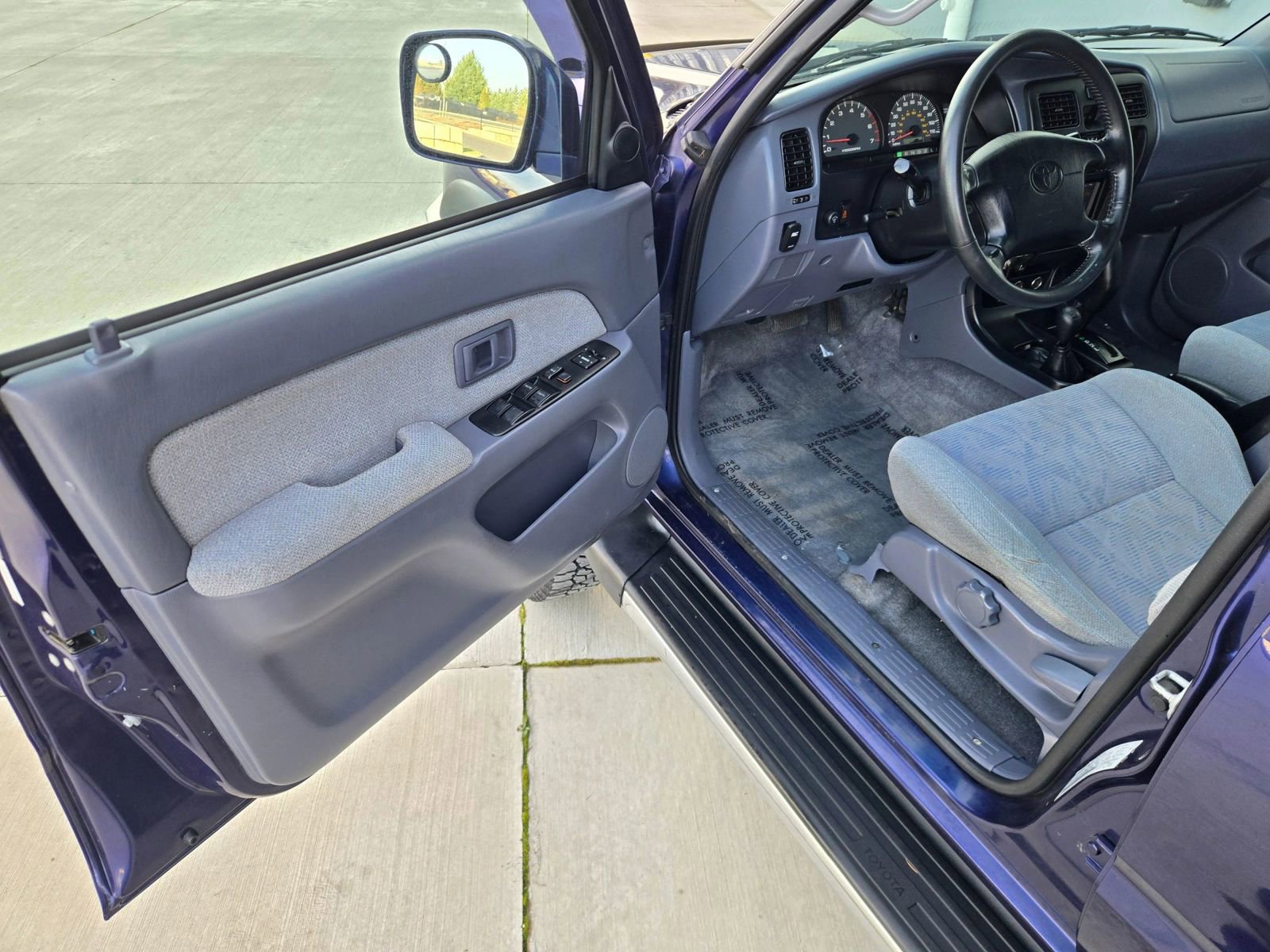 Used 2000 Toyota 4Runner SR5 image 9
