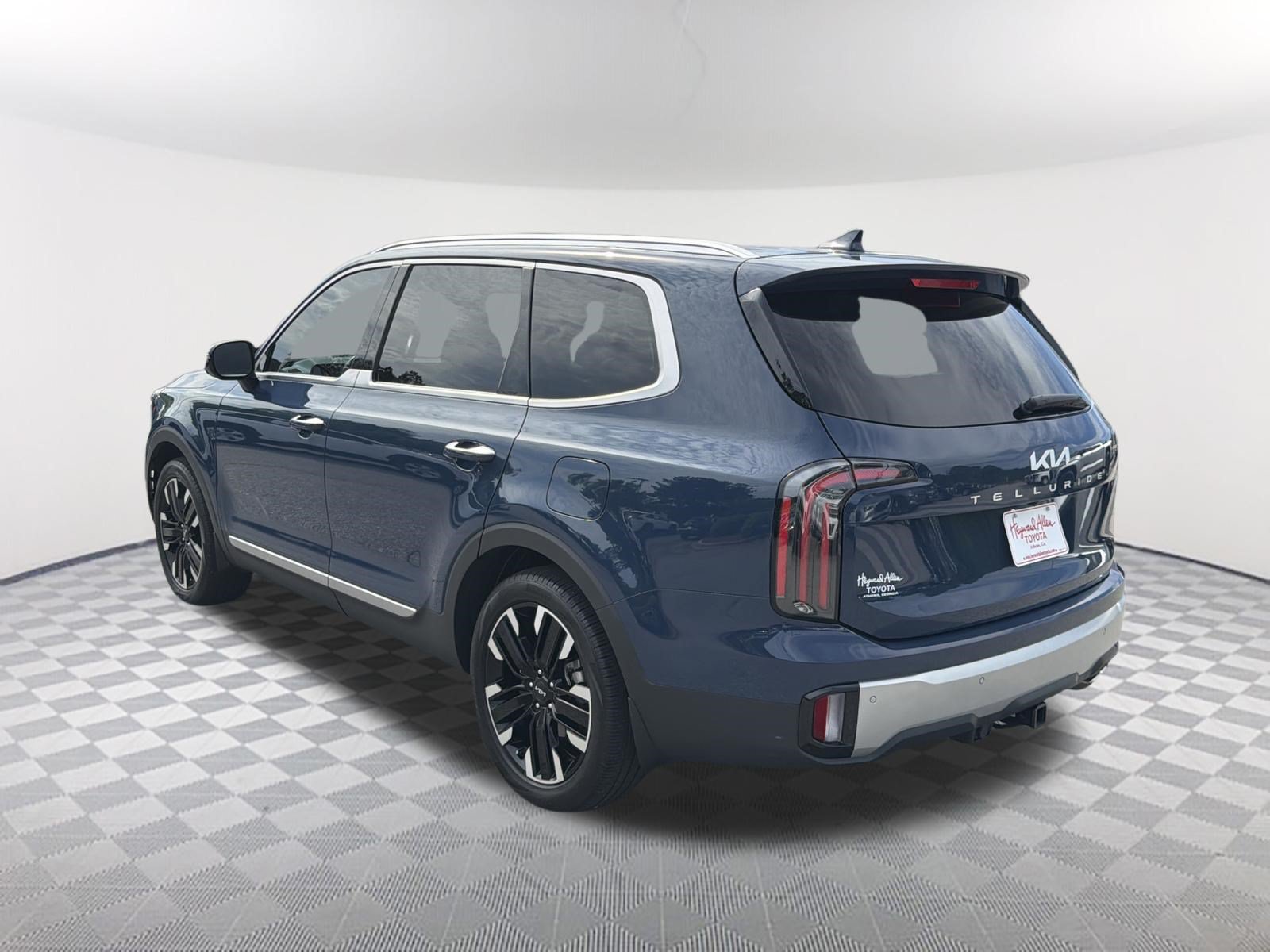 Used 2024 Kia Telluride SX w/ Towing Package FWD image 15