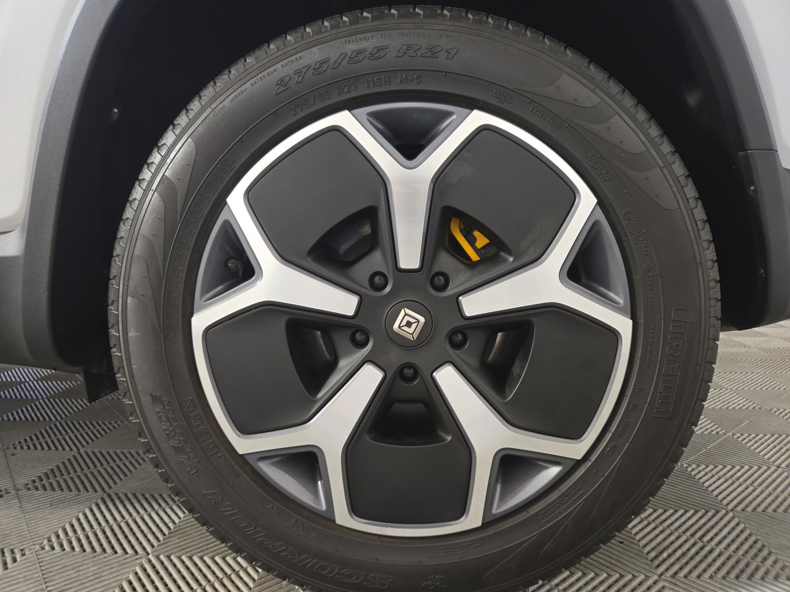 Used 2024 Rivian R1S Adventure Quad AWD/4WD image 10