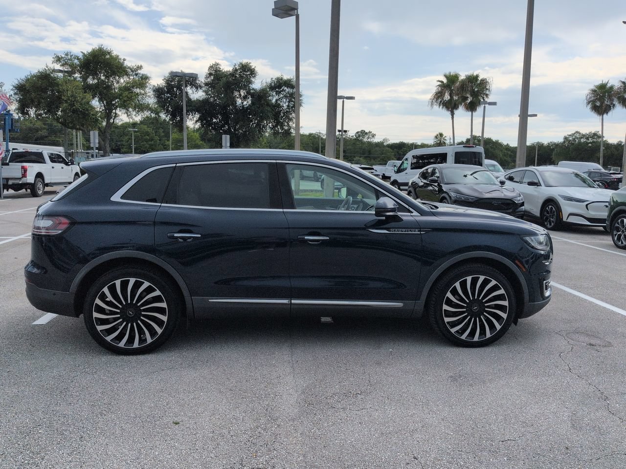 Used 2020 Lincoln Nautilus Black Label w/ Class II Trailer Tow Package AWD/4WD image 3