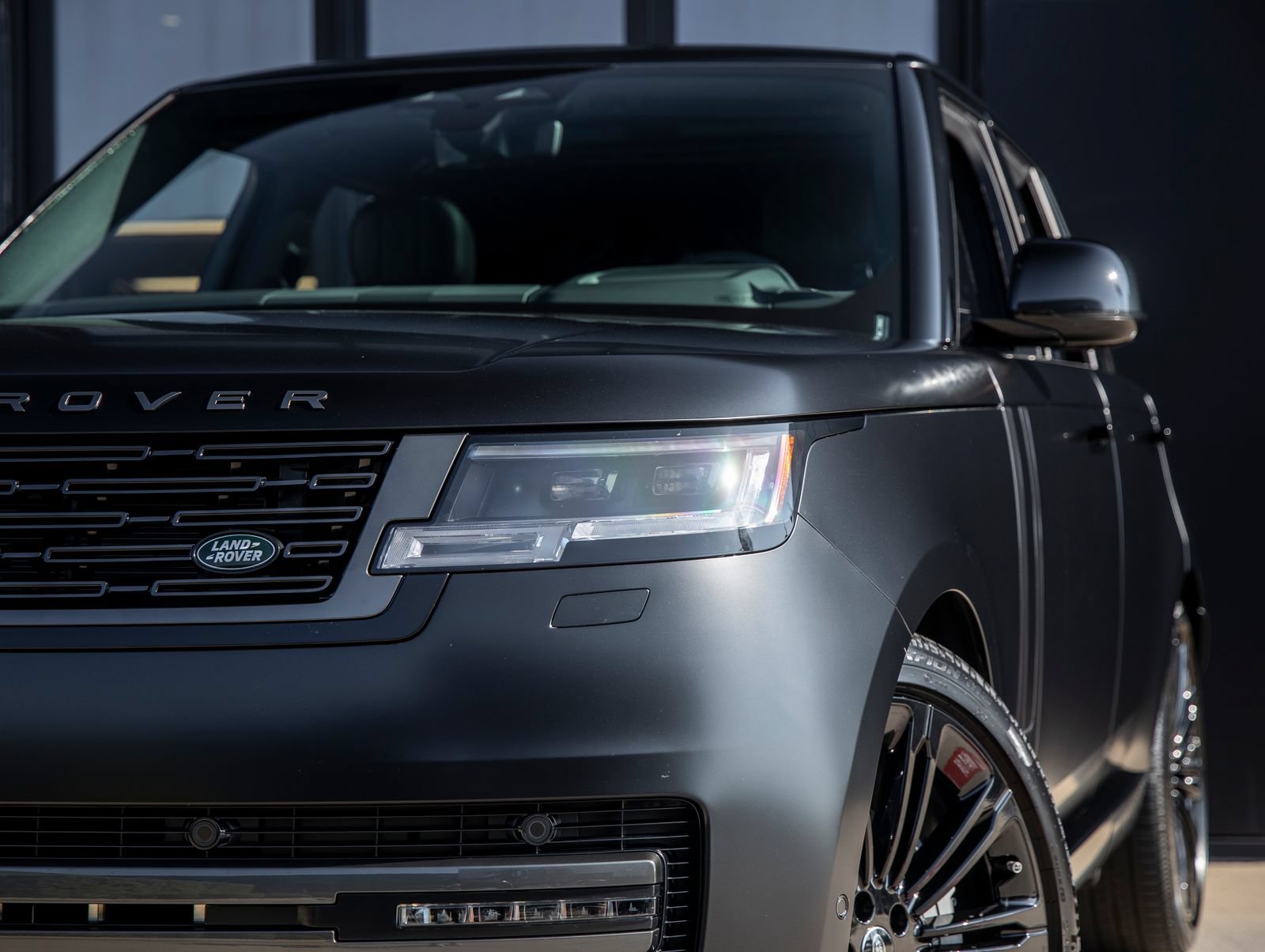 Used 2025 Land Rover Range Rover SE AWD/4WD image 14