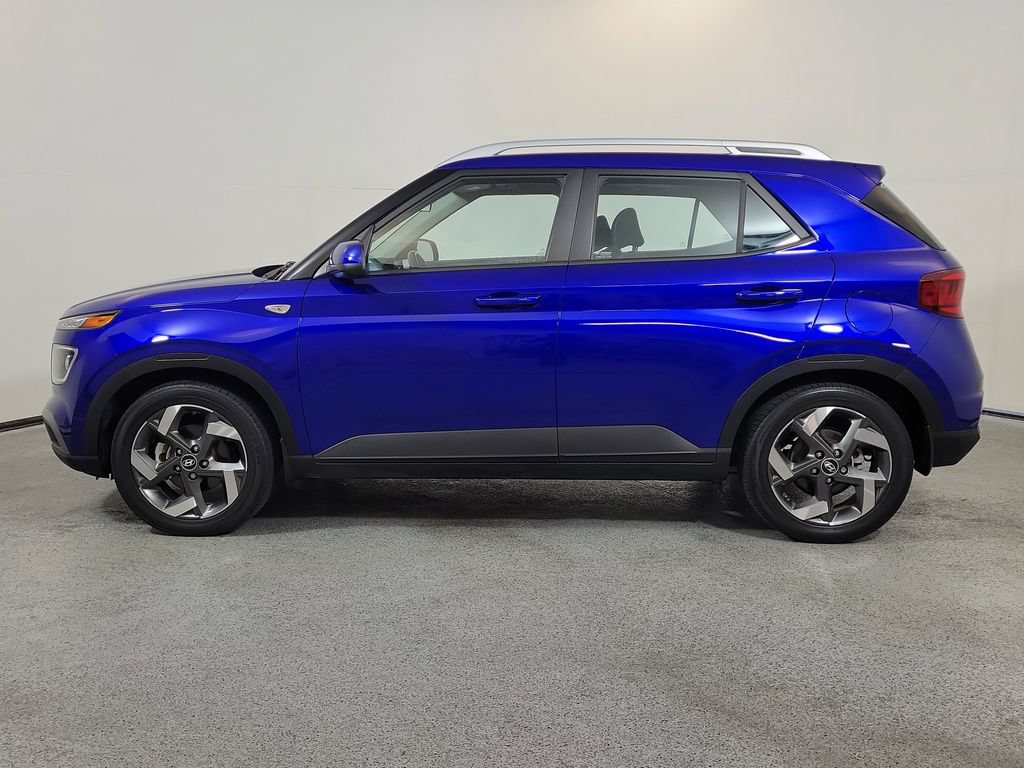 Used 2023 Hyundai Venue SEL FWD image 4