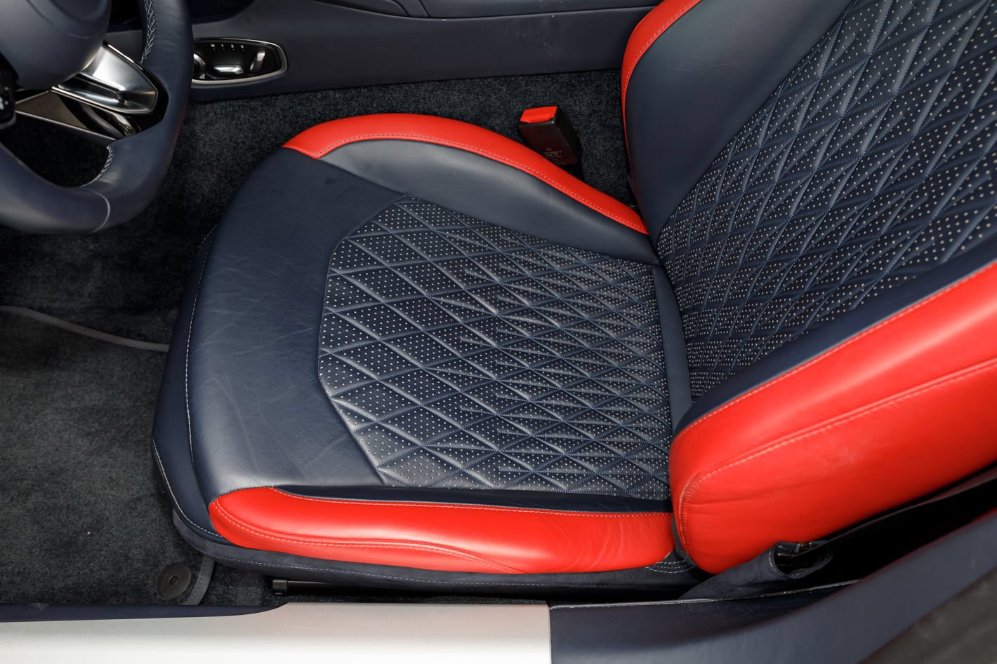 Used 2024 Aston Martin DB12 Coupe RWD image 40