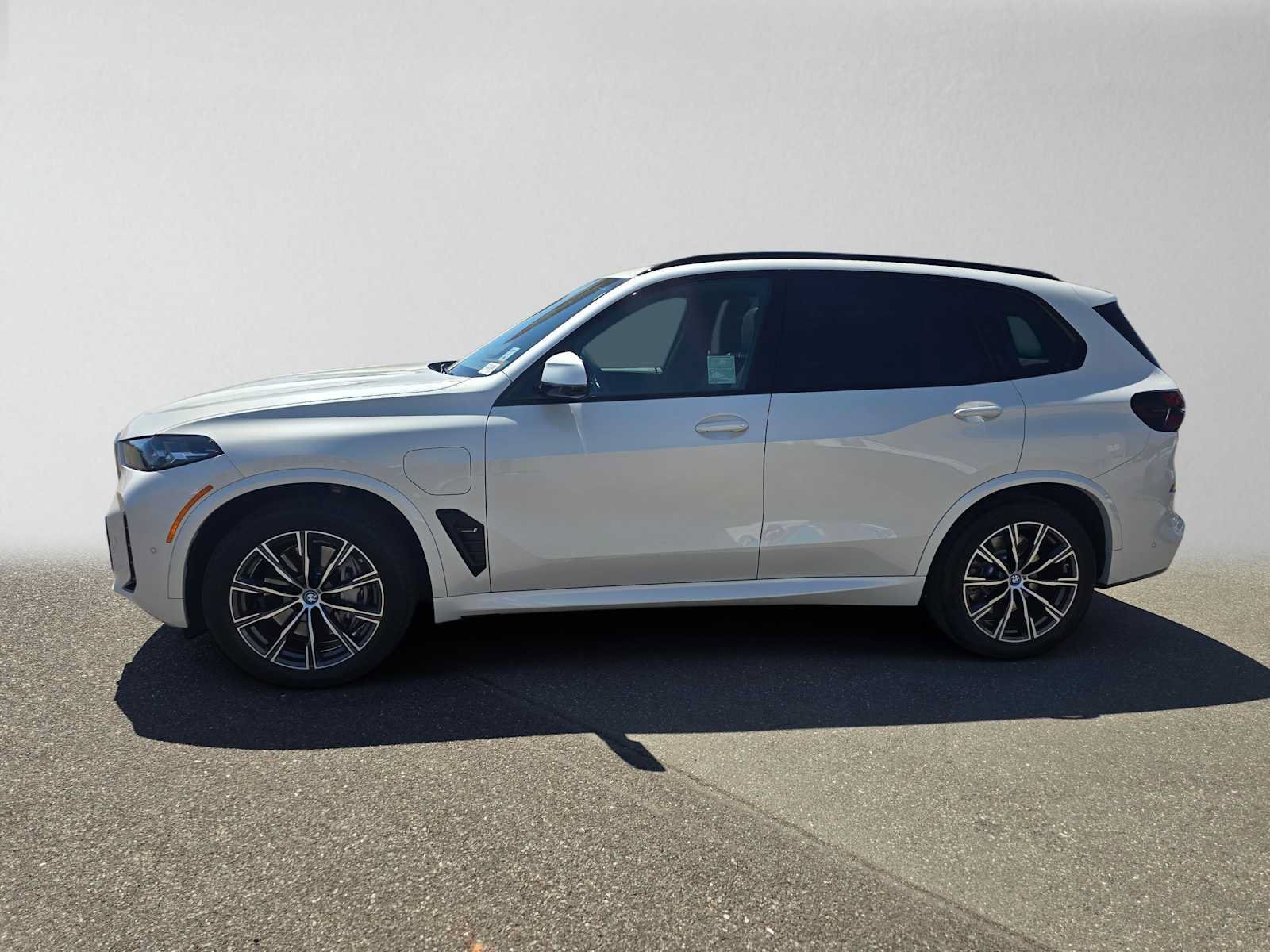 Used 2024 BMW X5 xDrive50e w/ M Sport Package AWD/4WD image 6
