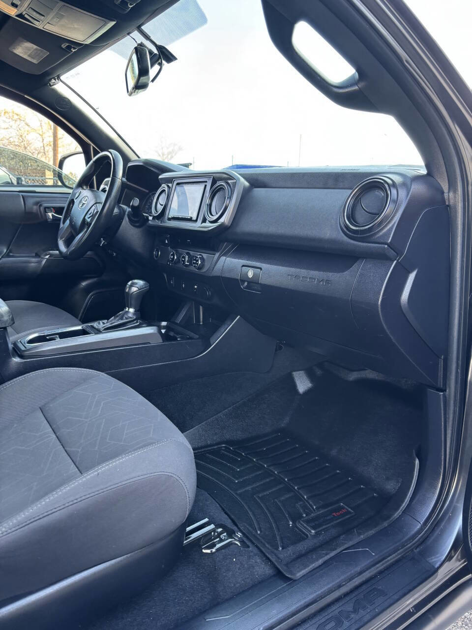 Used 2017 Toyota Tacoma TRD Off-Road w/ Tow Package image 14