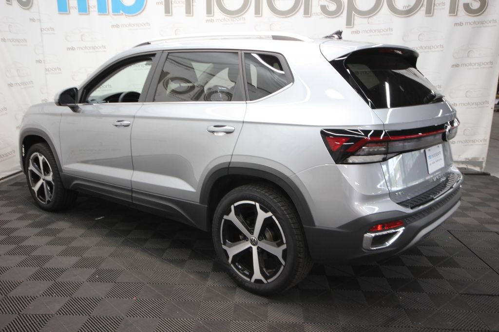 Used 2025 Volkswagen Taos SEL AWD/4WD image 3