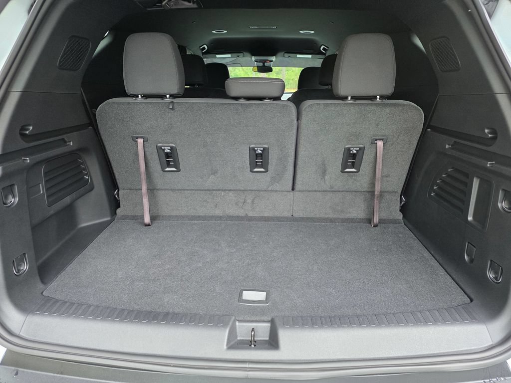 Used 2025 Chevrolet Traverse LT FWD image 20