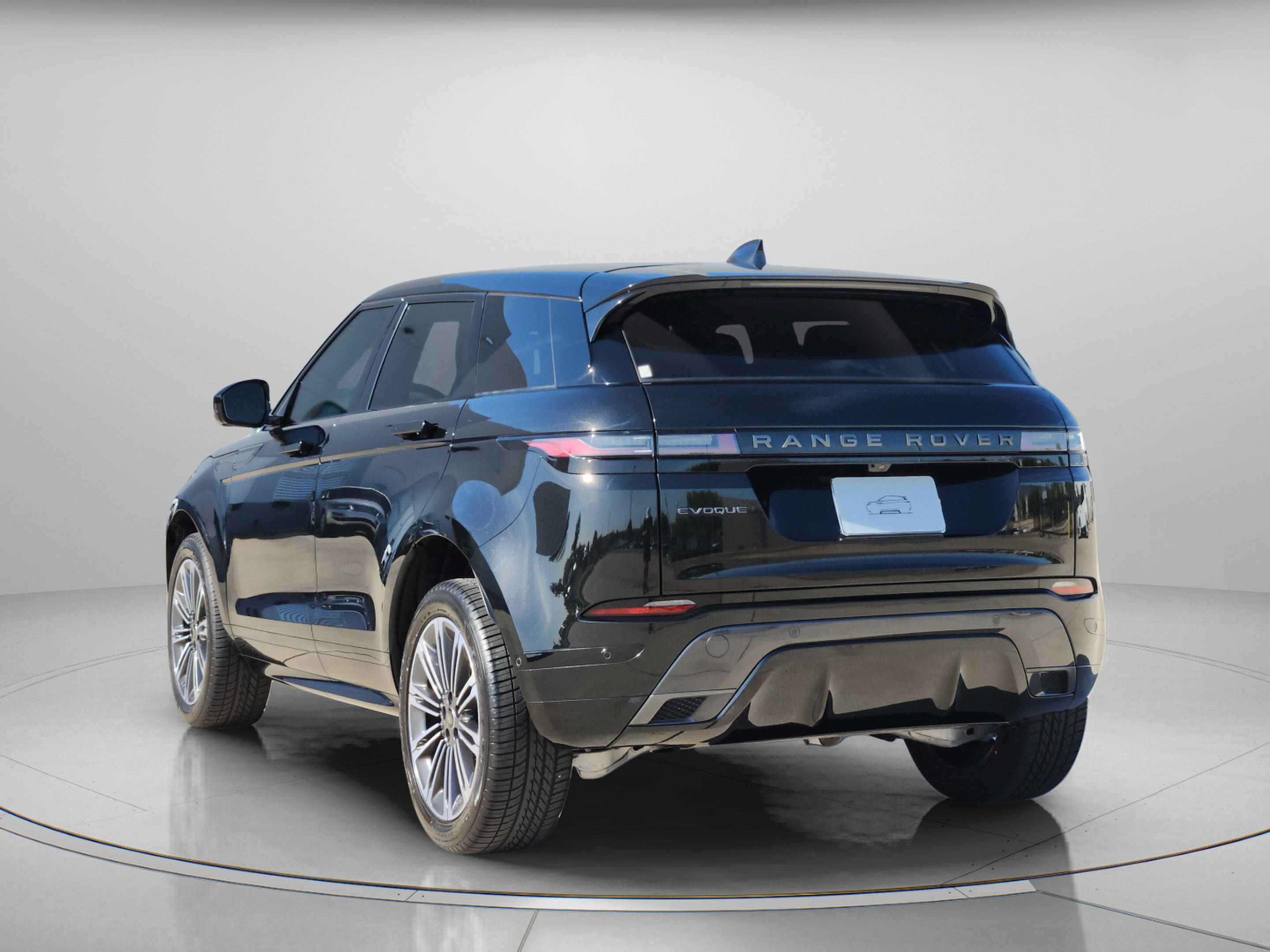 Certified 2026 Land Rover Range Rover Evoque Dynamic SE AWD/4WD image 3