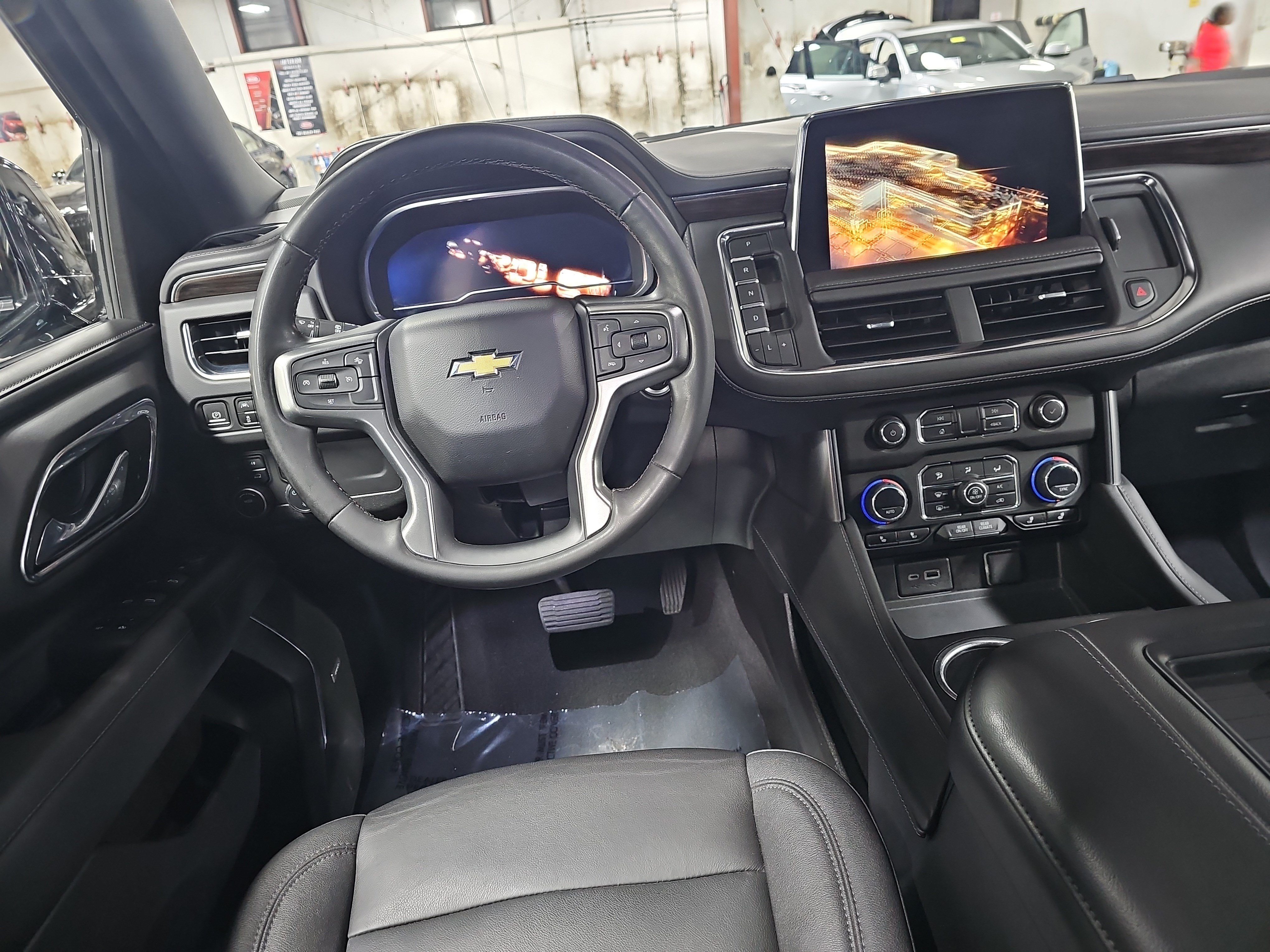 Used 2023 Chevrolet Suburban LT AWD/4WD image 18