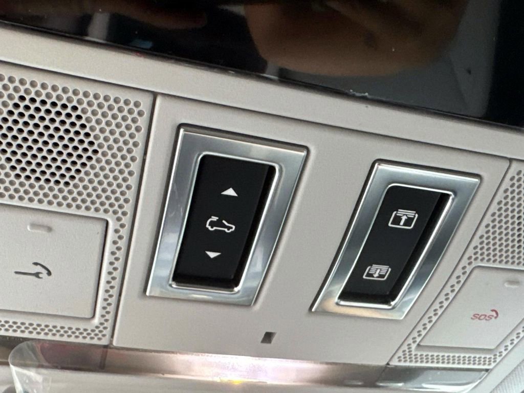 New 2025 Land Rover Defender 130 X-Dynamic SE image 25