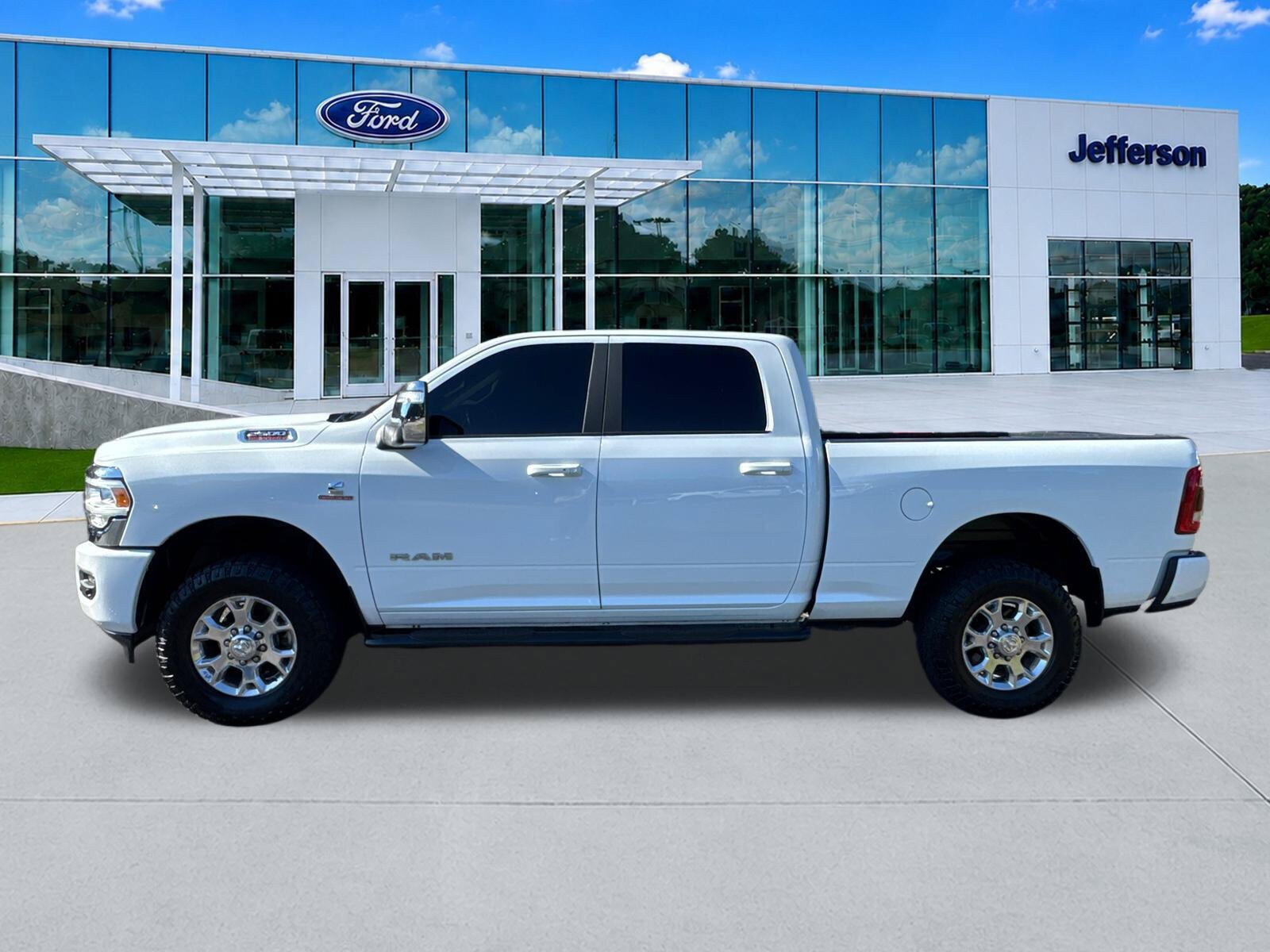 Used 2024 RAM 2500 Laramie AWD/4WD image 4