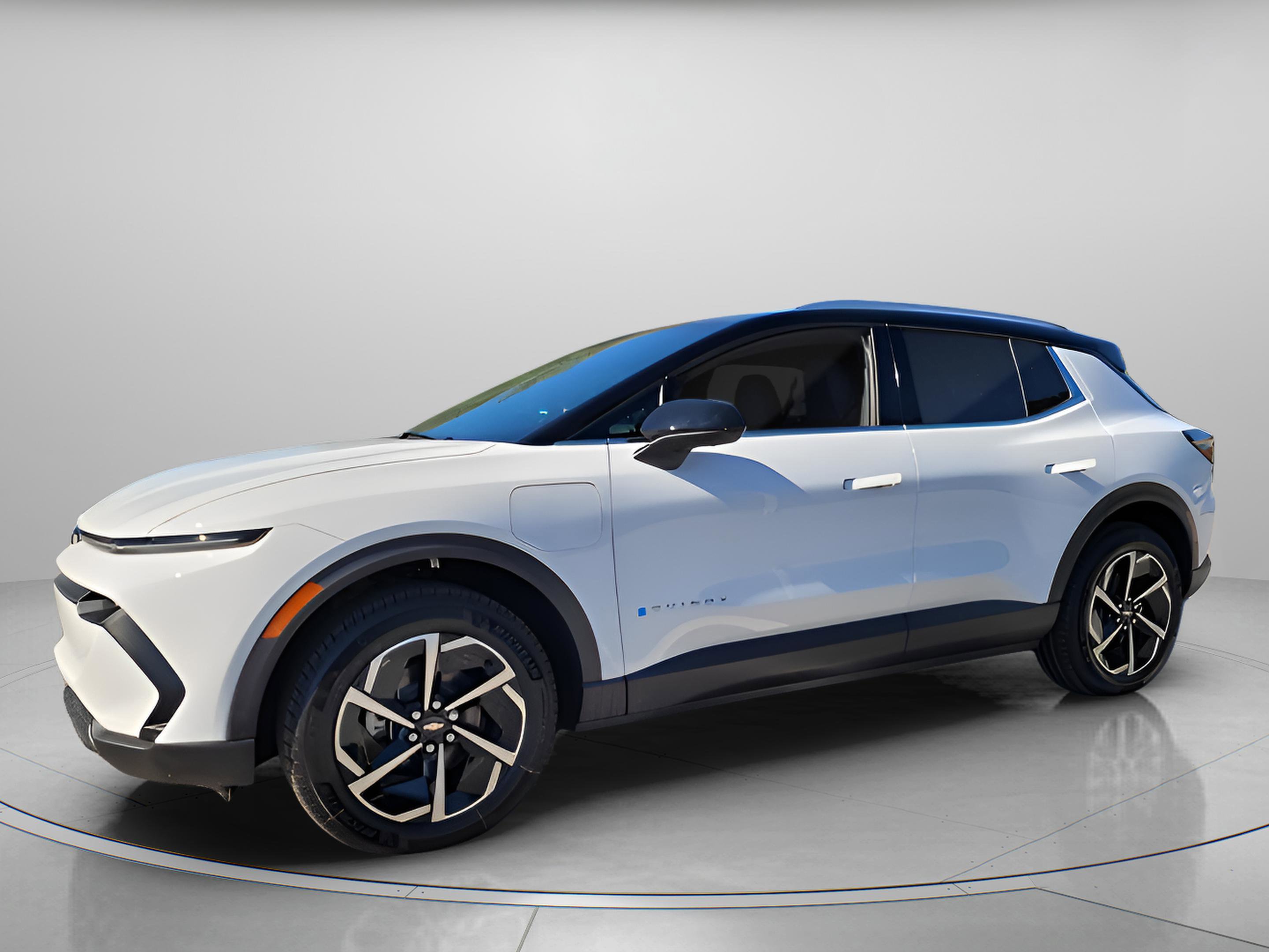 New 2026 Chevrolet Equinox EV LT image 2