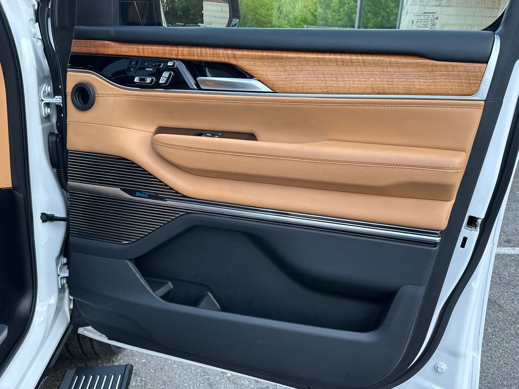 Used 2023 Jeep Grand Wagoneer L Series III w/ Rear Seat Video Group 1 AWD/4WD image 14