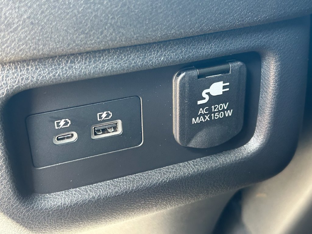 Used 2024 Nissan Pathfinder Platinum FWD image 18