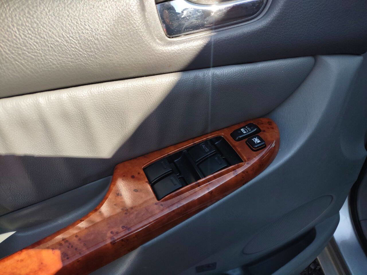 Used 2008 Toyota Sienna XLE image 6