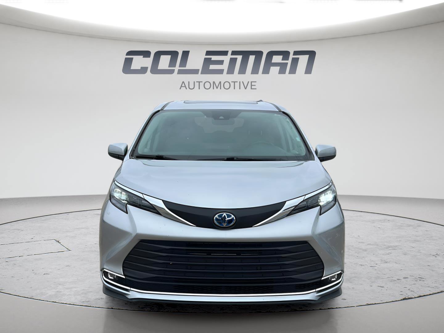 Used 2024 Toyota Sienna XLE FWD image 5