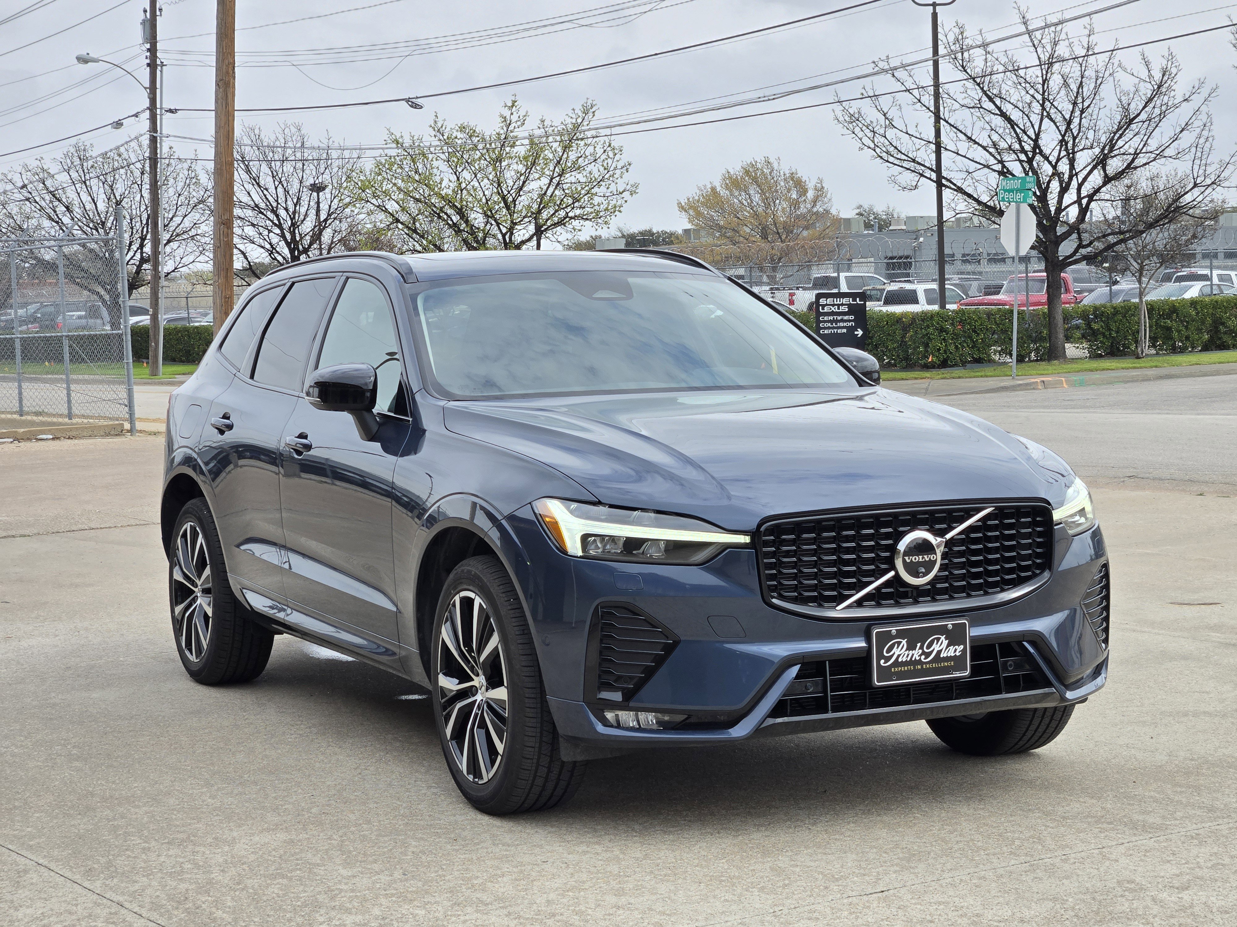 Used 2025 Volvo XC60 B5 Plus image 2