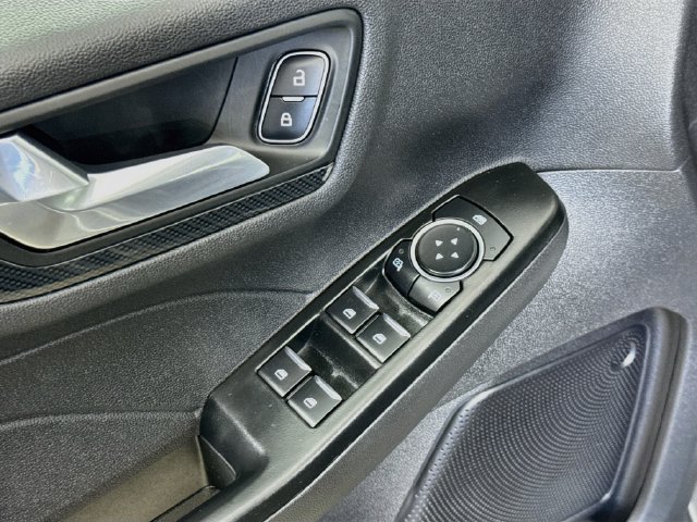 Used 2025 Ford Escape ST-Line FWD image 18