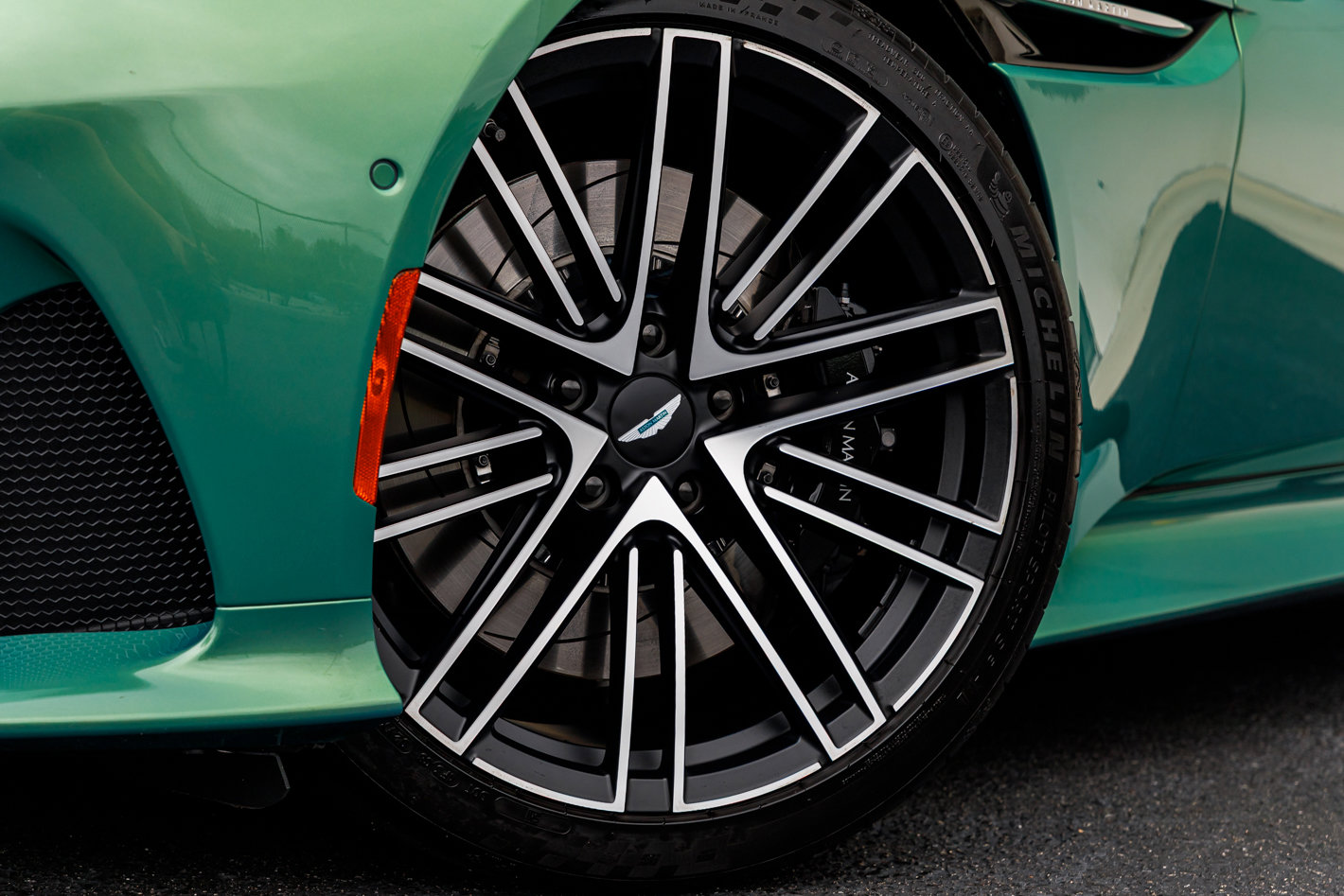 Used 2025 Aston Martin DB12 Coupe image 2