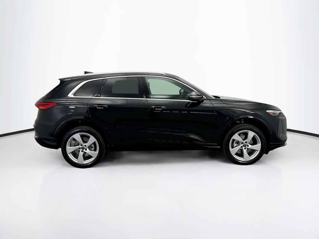 Used 2025 Audi Q5 Premium Plus w/ Premium Plus AWD/4WD image 5