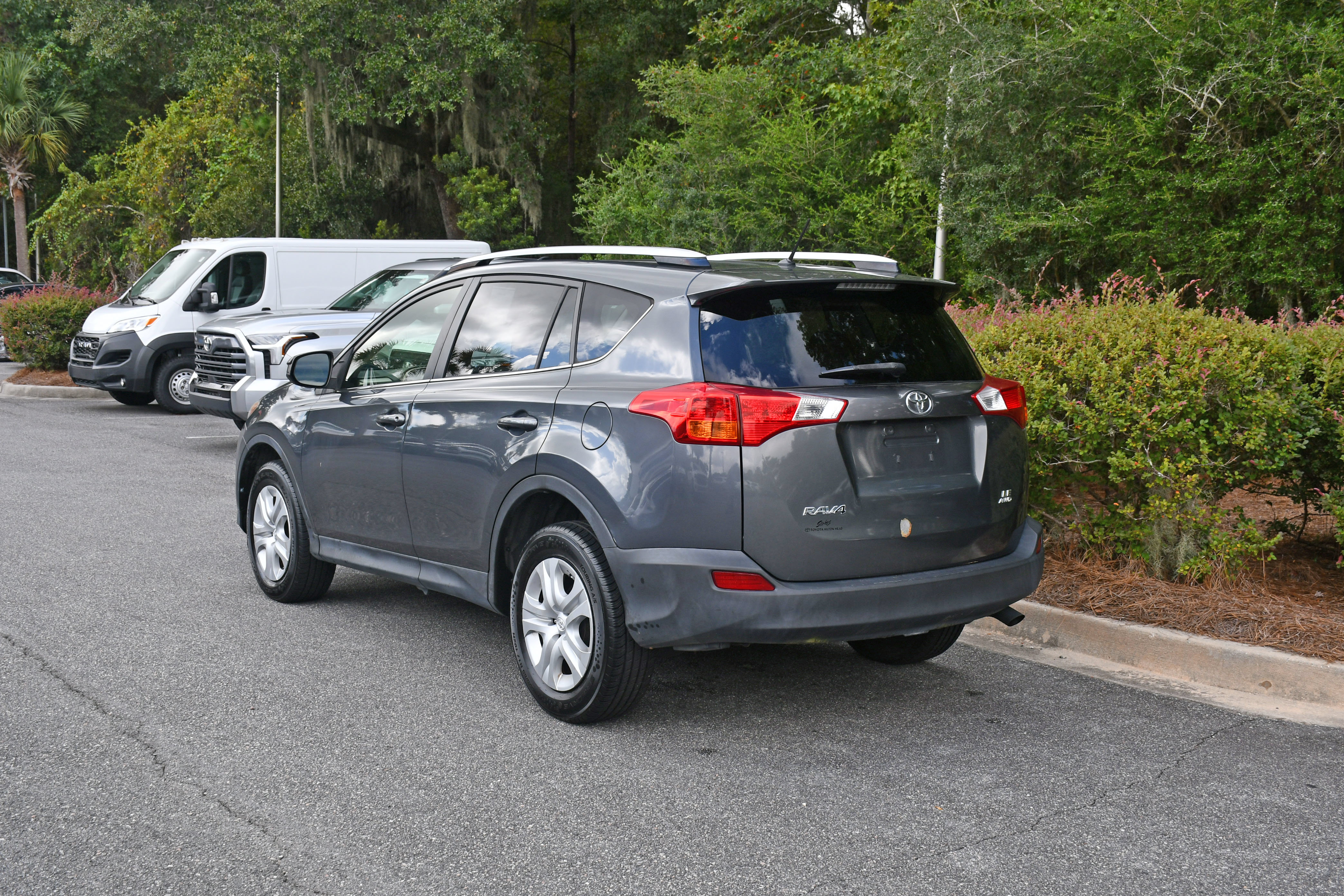 Used 2015 Toyota RAV4 LE AWD/4WD image 3