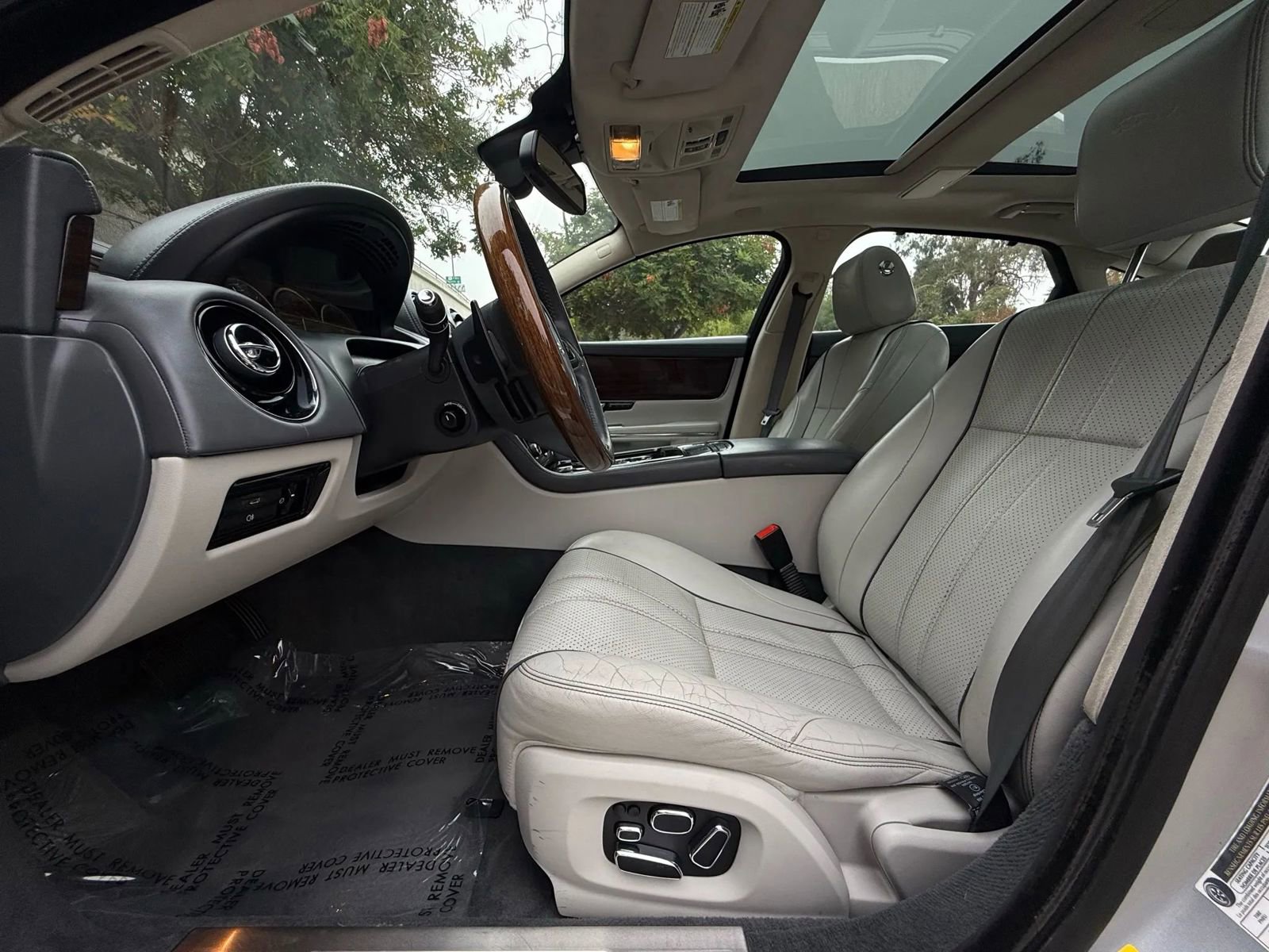 Used 2014 Jaguar XJ L Portfolio image 23