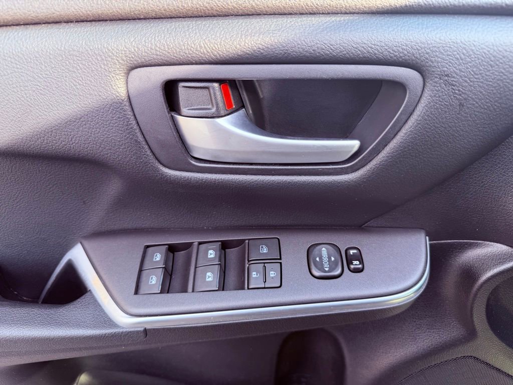 Used 2016 Toyota Camry SE w/ Moonroof Package image 19