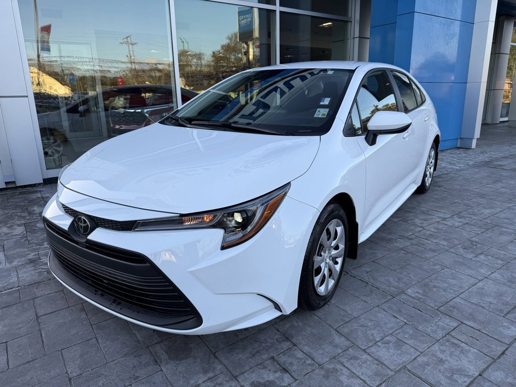 Used 2025 Toyota Corolla LE image 1