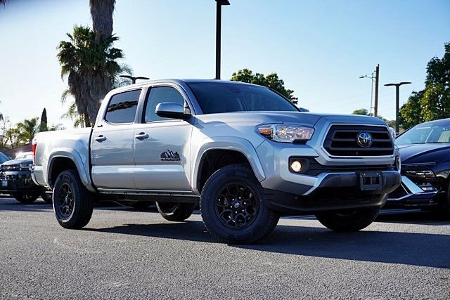 Used 2022 Toyota Tacoma SR5 RWD image 2